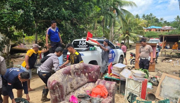 Polri Peduli, Bantu Warga Terdampak Banjir di Pohuwato
