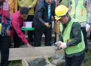 Peletakan Batu Pertama di SMP 5, Bupati Thariq Modanggu Pacu Semangat Pendidikan di Tolinggula