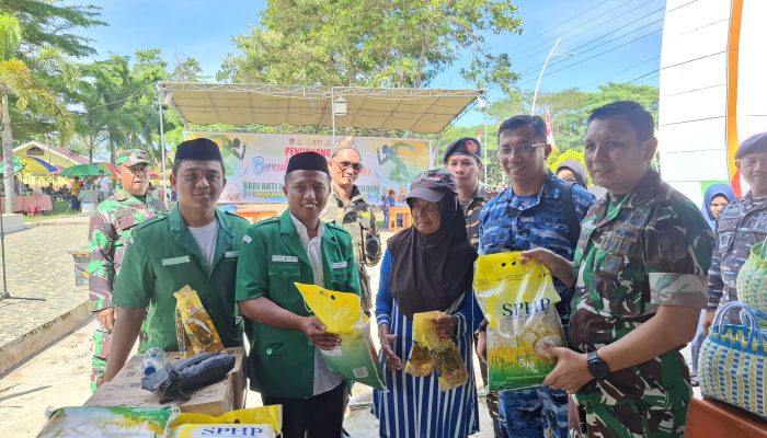 Hadiri HUT TNI ke-80 Tahun, GP Ansor Gorontalo Utara Ikut Salurkan Bantuan ke Warga Kurang Mampu