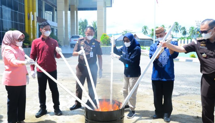 Tegaskan Komitmen Penegakan Hukum, Wabub Nurjanah Hadiri Aksi Pemusnahan Barang Bukti Kejahatan