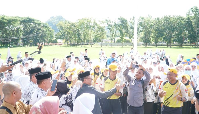 Lagu Tabola Bale Sukses ‘Pecah’ Suasana Peringatan Hari Guru di Gorontalo Utara