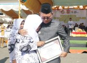 Viral! Bupati Thariq Modanggu Bayar Gaji Guru Honorer SDN 7 Biau Pakai Dana Pribadi!