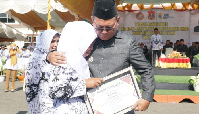 Viral! Bupati Thariq Modanggu Bayar Gaji Guru Honorer SDN 7 Biau Pakai Dana Pribadi!