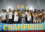 Final Dramatis Diguyur Hujan, Bupati Gorut Resmi Tutup Tolinggula Cup I dengan Kemenangan Bulontio FC