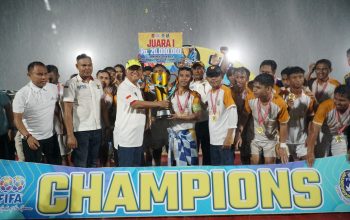 Final Dramatis Diguyur Hujan, Bupati Gorut Resmi Tutup Tolinggula Cup I dengan Kemenangan Bulontio FC
